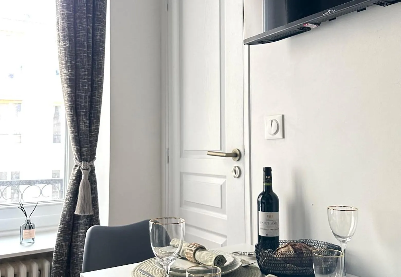 Beautiful Retreat In Paris Apartment
